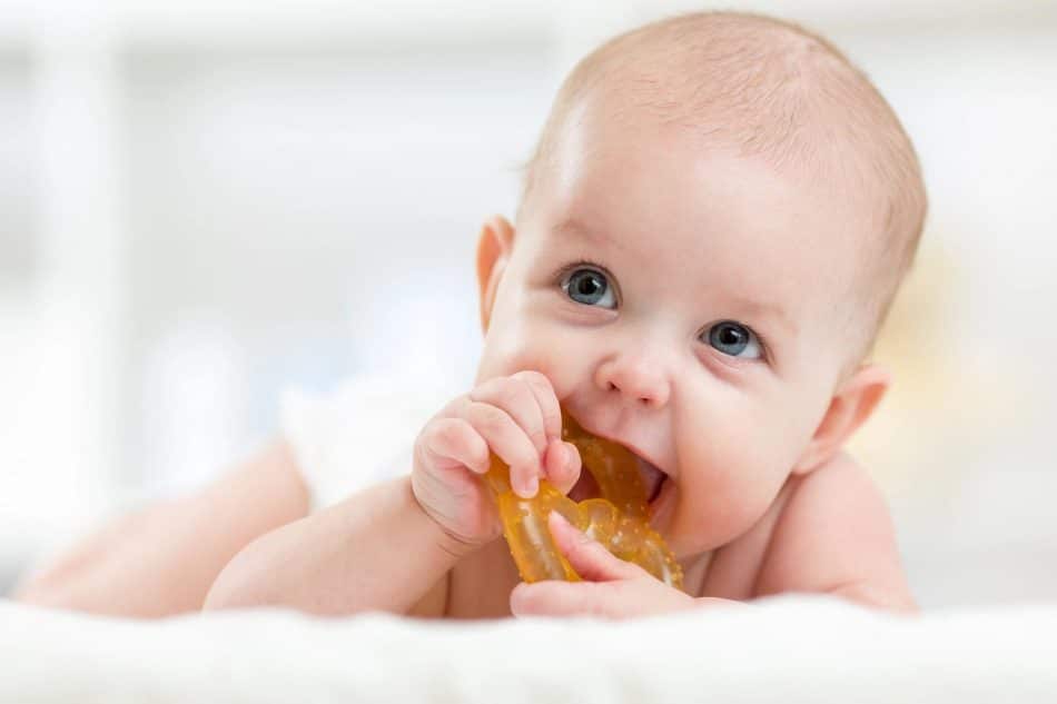 Hvordan påvirker tenner på babyen